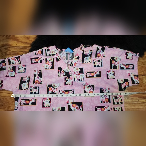HQ Scrub High Quality Basics Pink Top with Flowers, Cats & Dogs Size L - Picture 7 of 7
